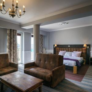 Classic One-Bedroom Apartment with King Bed