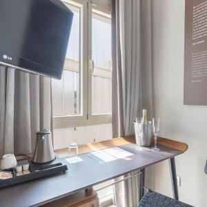 Single Interior Room