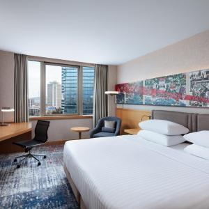 Superior King Room with City View