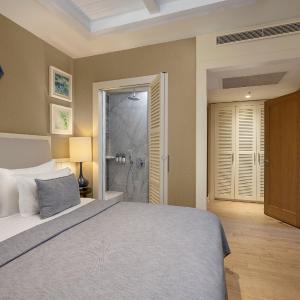 Swim-Up Family Suite