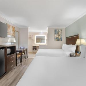 Queen Room with Two Queen Beds - Upper Floor