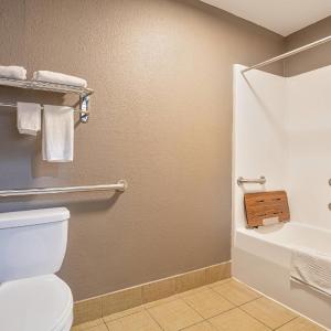 Queen Room with Two Queen Beds - Accessible/Non-Smoking 