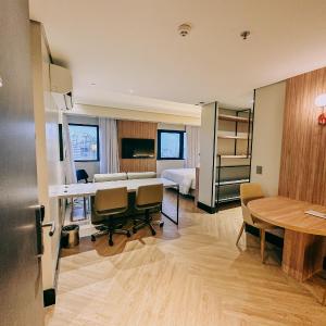 Deluxe King Suite