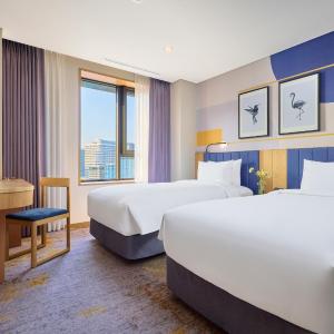 Deluxe Twin Room with City View