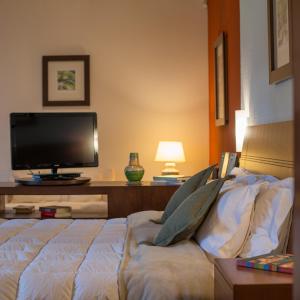 Chalet with Spa Bath, View and Deck