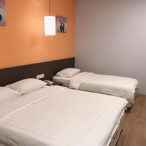 Superior Triple Room with 1 Queen 1 Single Bed