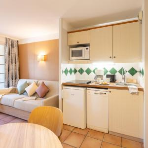 Superior One-Bedroom Apartment (4 People)