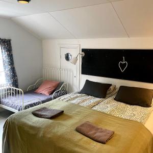 Room with River View - Shared Bathroom