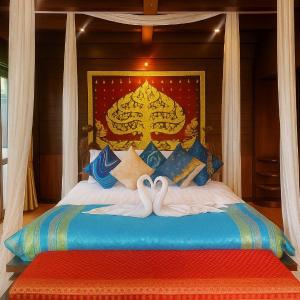 Lanna Jacuzzi Suite Room Only