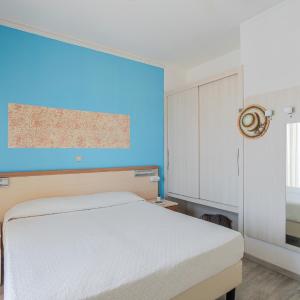 Double Room with Balcony and Sea View