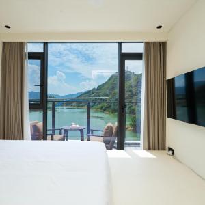 Queen Room with Balcony