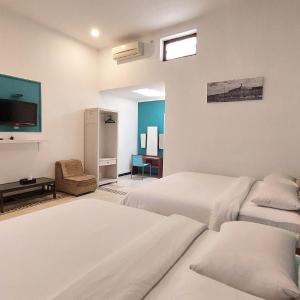 Family Room (4 Adults)