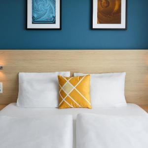 Quiet Standard King Room with Courtyard View