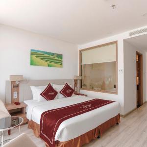 Senior executive city view double