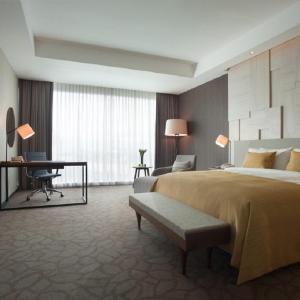 Premium Queen Room with Lounge Access