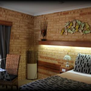 Deluxe Queen Suite