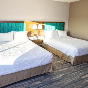 Queen Room with Two Queen Beds - Hearing Access