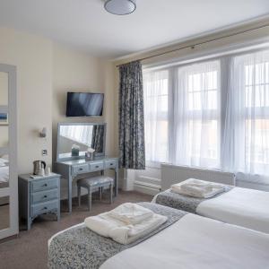 Twin Room (Inland View)