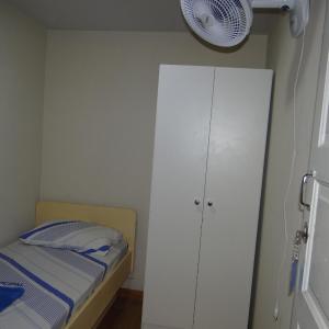 Basic Single Room with Shared Bathroom