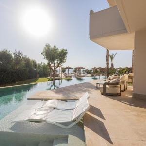 Executive Suite Swim-up Sharing Pool