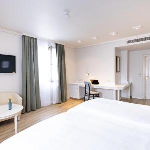 Premium Queen Room