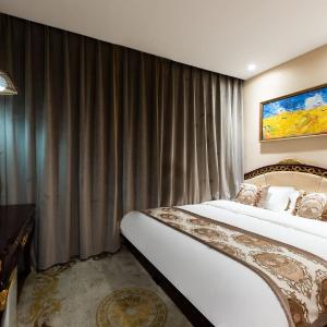 Standard Queen Room