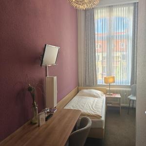 Single Room with shower and toilet