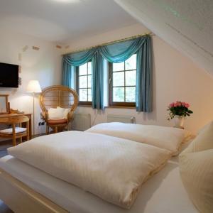 Honeymoon Suite