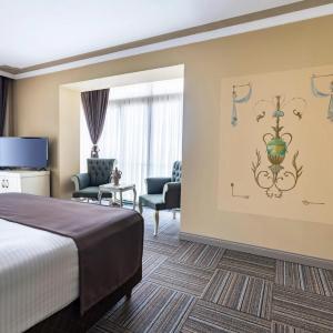 Double Room with Pool View