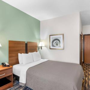 Queen Room - Accessible/Nonsmoking