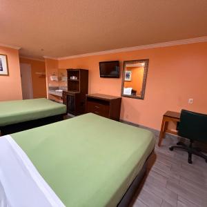 Standard Queen Room