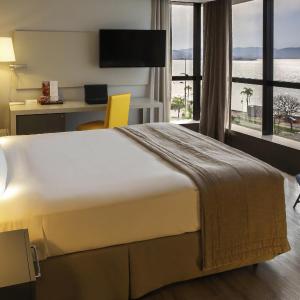 Deluxe King Room with Ocean View