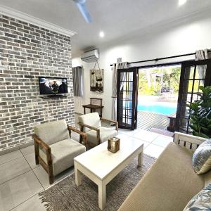 Apartment with Pool View 