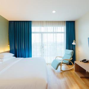 Suite with Mountain View