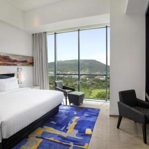 Executive King Room with Mountain View