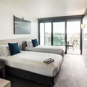 Superior King Room with Balcony and View