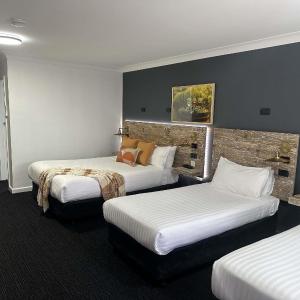 Family Room with One Queen Bed and Two Single Beds