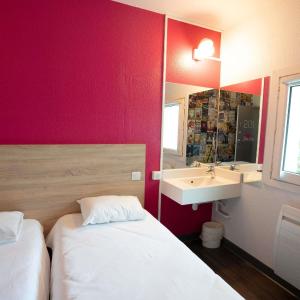 Twin Side Car Room
