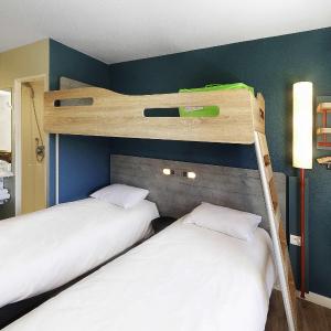 Triple Room with Three Single Beds