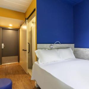 Apartment with Double Bed - Disability Access