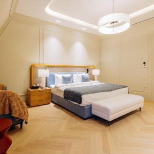 One-Bedroom Deluxe Apartment
