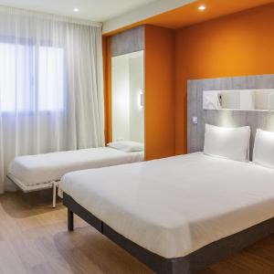 Standard Room with Two Single Beds