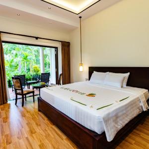 Diamond Bungalow with Garden View