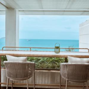 Luxury Suite with Panoramic Ocean View 