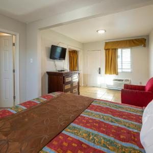 King Bed with Kitchenette Non-Smoking