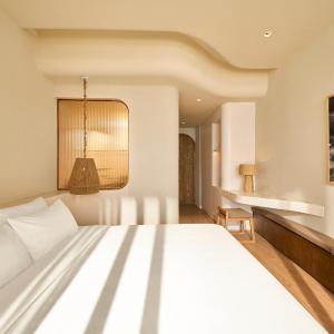 Deluxe Double Room with Balcony and Sea View