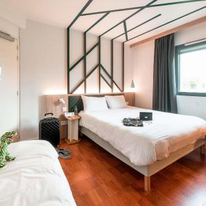 Superior Room with One Double Bed and Sofa Bed
