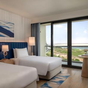Deluxe Twin Room with Sea View - Theme Park Access