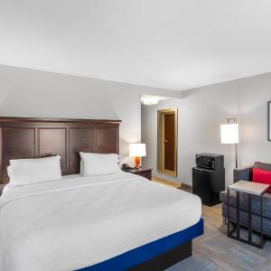 King Room with King Bed - Non-Smoking