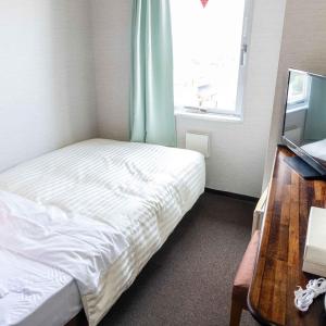Single Room with Bathroom - Non-Smoking